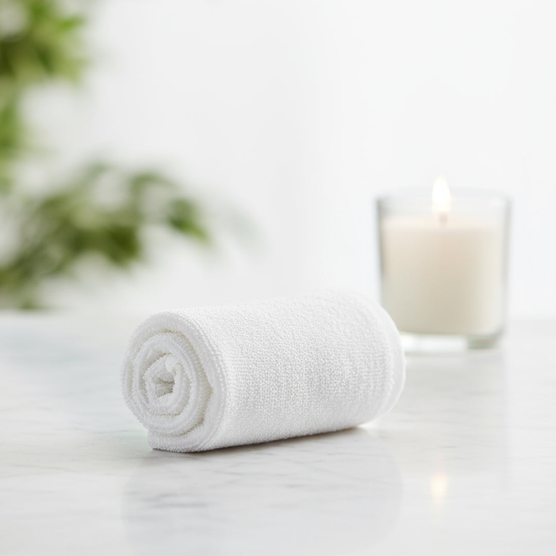 CLEANSING OIL WITH COMPLIMENTARY 600GSM FACE GLOVE
