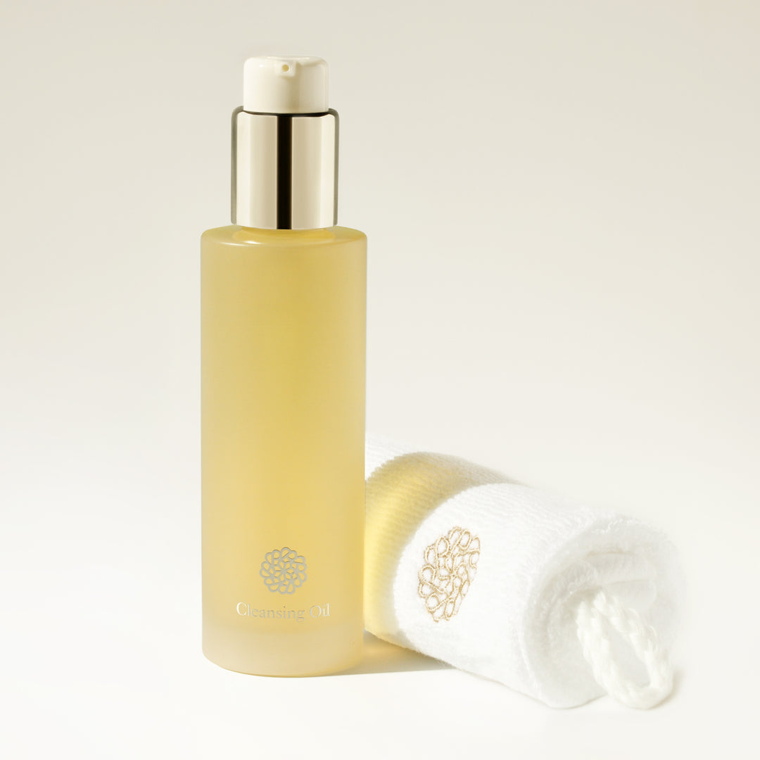 CLEANSING OIL WITH COMPLIMENTARY 600GSM FACE GLOVE