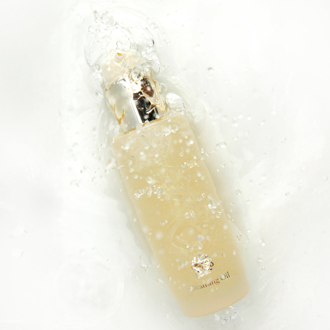 CLEANSING OIL WITH COMPLIMENTARY 600GSM FACE GLOVE