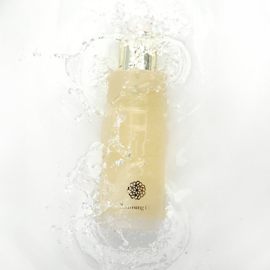 CLEANSING OIL WITH COMPLIMENTARY 600GSM FACE GLOVE