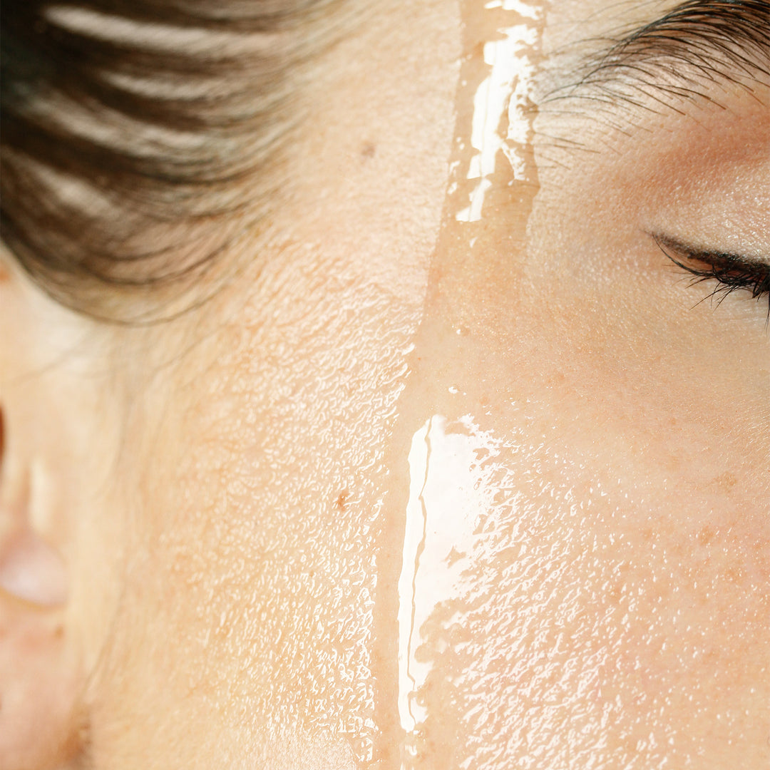 CLEANSING OIL WITH COMPLIMENTARY 600GSM FACE GLOVE
